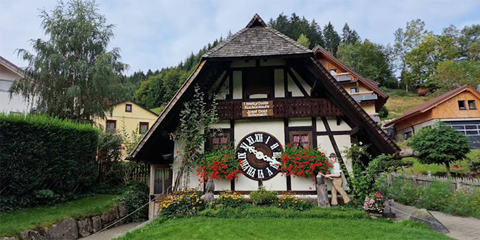 🇩🇪 Entramos en el Reloj de Cuco más GRANDE del Mundo 😍